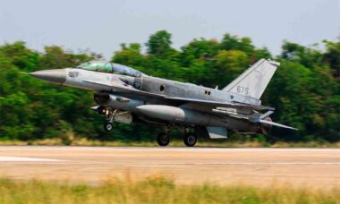 Caça F-16 de Cingapura cai na Base Aérea de Tengah