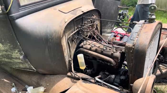 74 éves tevékenység után az ősi Ford T-modell újraéled (YouTube / @jenningsmotorsports7554)