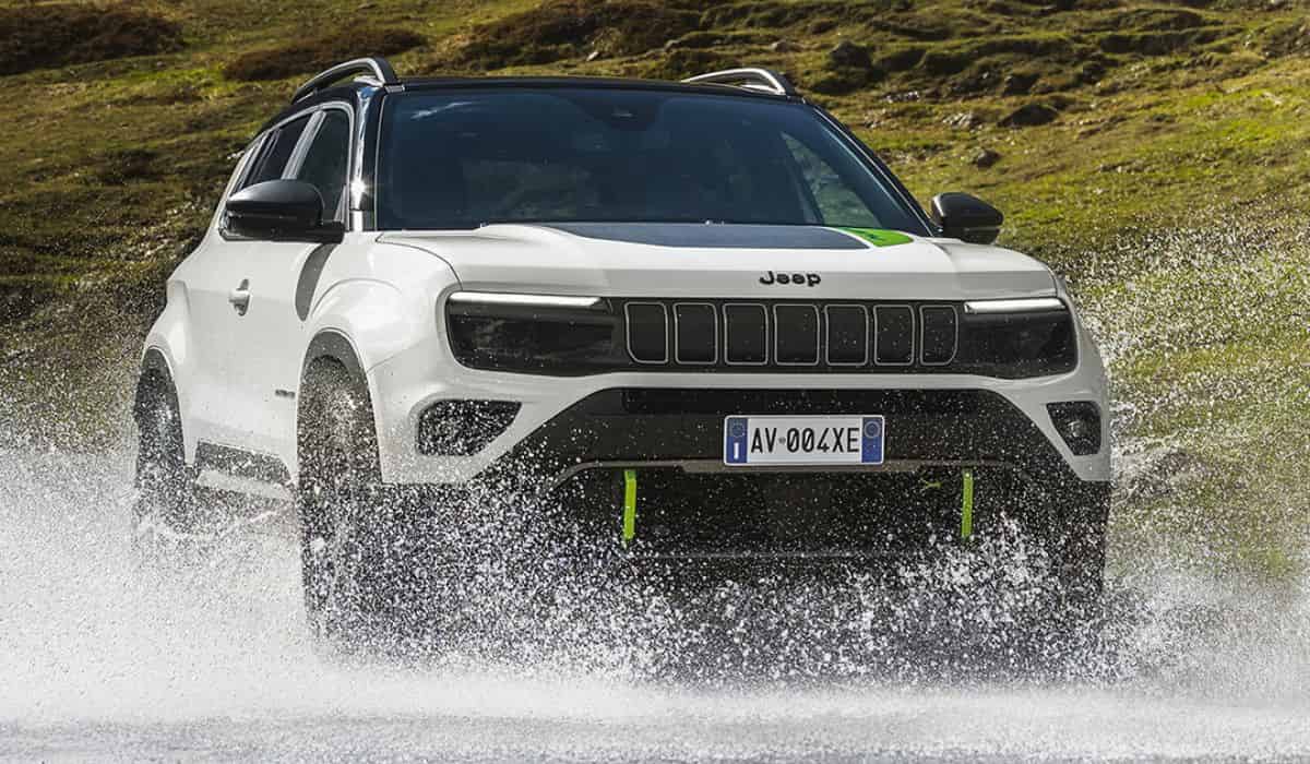 Jeep enthüllt den Avenger 4xe: Kompakt-SUV mit Allradantrieb und Geländeleistung