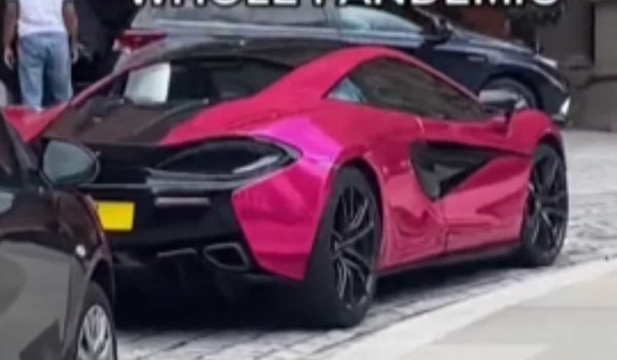 A londoni szálloda előtt 4 éve parkoló rózsaszín McLaren rejtélye megoldódhatott