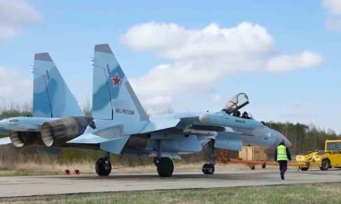 Vídeo: Após entrega de blindados, Rússia recebe também um novo lote de seus caças mais modernos. Fonte e imagens: Telegram / rostecru.