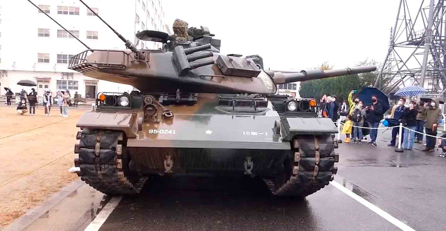 Japan retires its last Type 74 tank after 50 years of service. Photo and video: Reproduction Twitter @J_STORES_ 