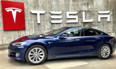 Tesla ainda pode ser furtado com facilidade apesar de nova atualização de segurança