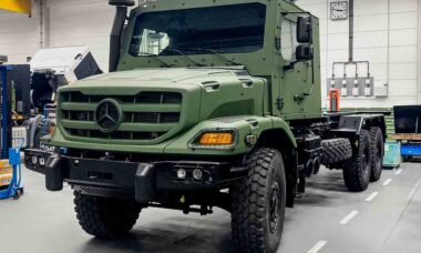 Mercedes-Benz Special Trucks equipa caminhões Zetros com cabine blindada de fábrica. Foto: Divulgação