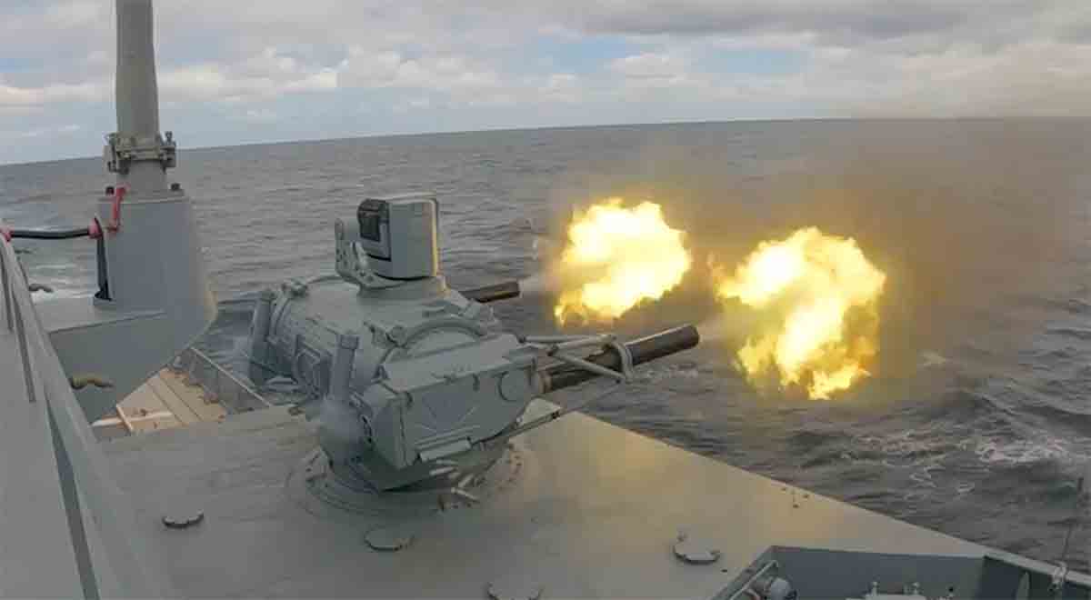 비디오: 쿠바로 향하는 러시아 프리깃함이 대서양에서 사격 테스트를 실시. 사진: 러시아 국방부