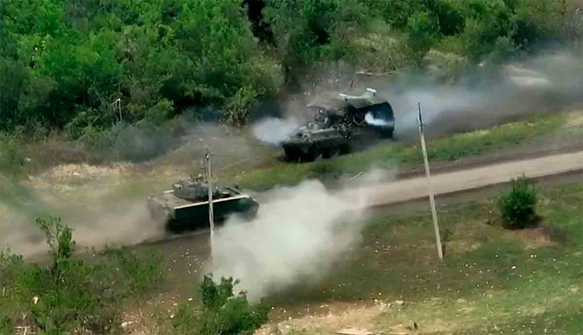 Bradley della 47ª Brigata spara contro un BTR russo a bruciapelo. Foto e video: t.me/brygada47