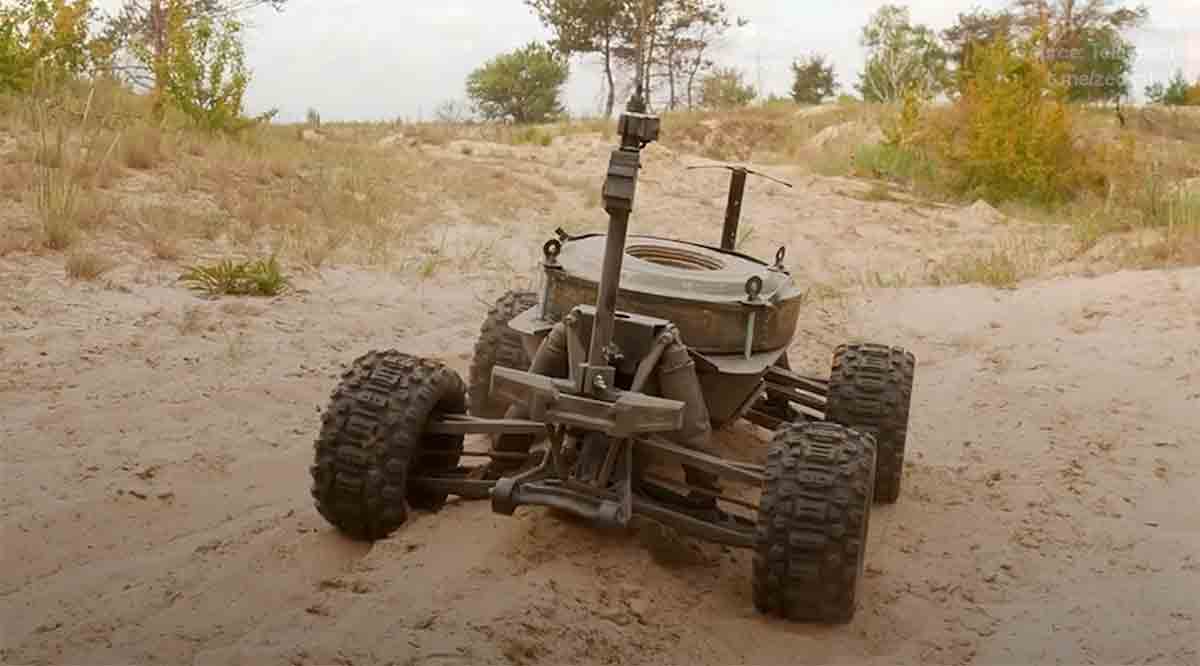 Plataforma robótica multifuncional terrestre ARK-1. Foto y video: t.me/zedigital