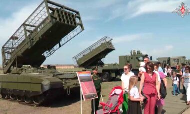 Vídeo: Russia apresenta pela primeira vez o sistema TOS-3 "Dragon". Fotos e vídeos: Telegram mod_russia_en