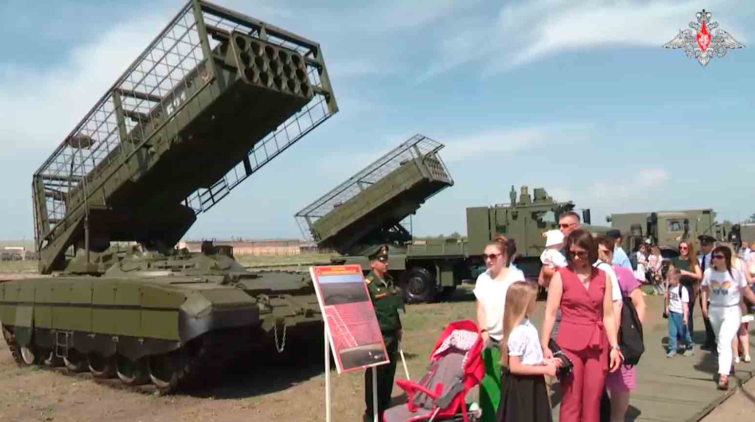 Video: Oroszország először mutatja be a TOS-3 "Dragon" rendszert. Fotók és videók: Telegram mod_russia_en