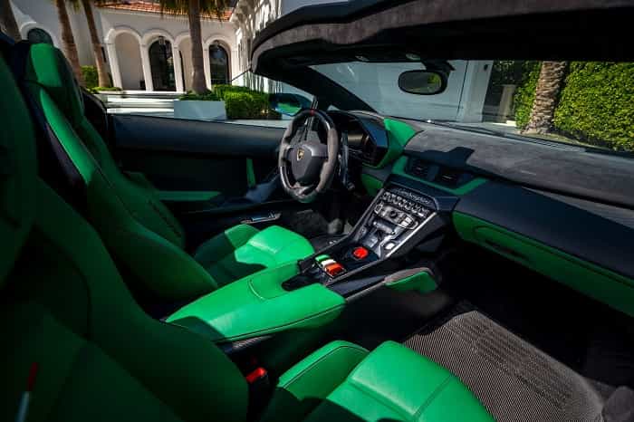 la lamborghini veneno roadster vendue pour 6 millions de dollars bat un record en devenant la voiture la plus chère jamais vendue en ligne