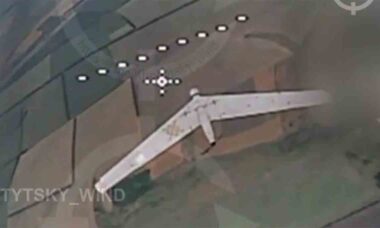 Vídeo: As Forças de Defesa da Ucrânia derrubaram um drone ZALA com um drone FPV. Foto e vídeo: t.me/Khortytsky_wind