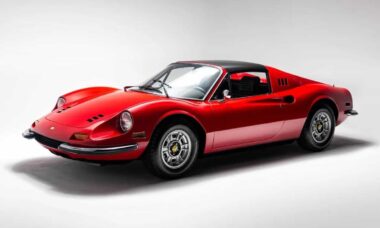 Ferrari 246 Dino GTS que pertenceu a cantora Cher vai a leilão