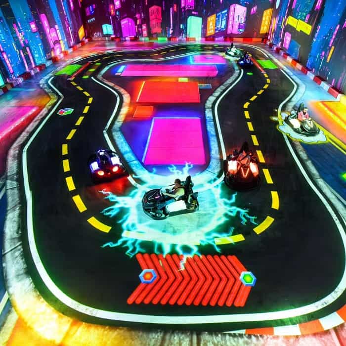 Egy Egyesült Királyságbeli gokart pálya, amelyet a Mario Kart ihletett (Instagram / @chaos.karts)