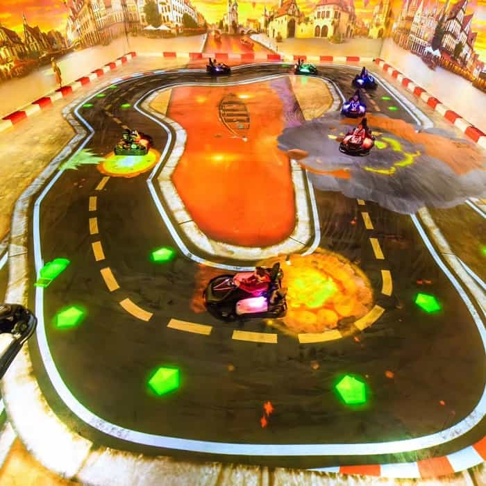 Egy Egyesült Királyságbeli gokart pálya, amelyet a Mario Kart ihletett (Instagram / @chaos.karts)