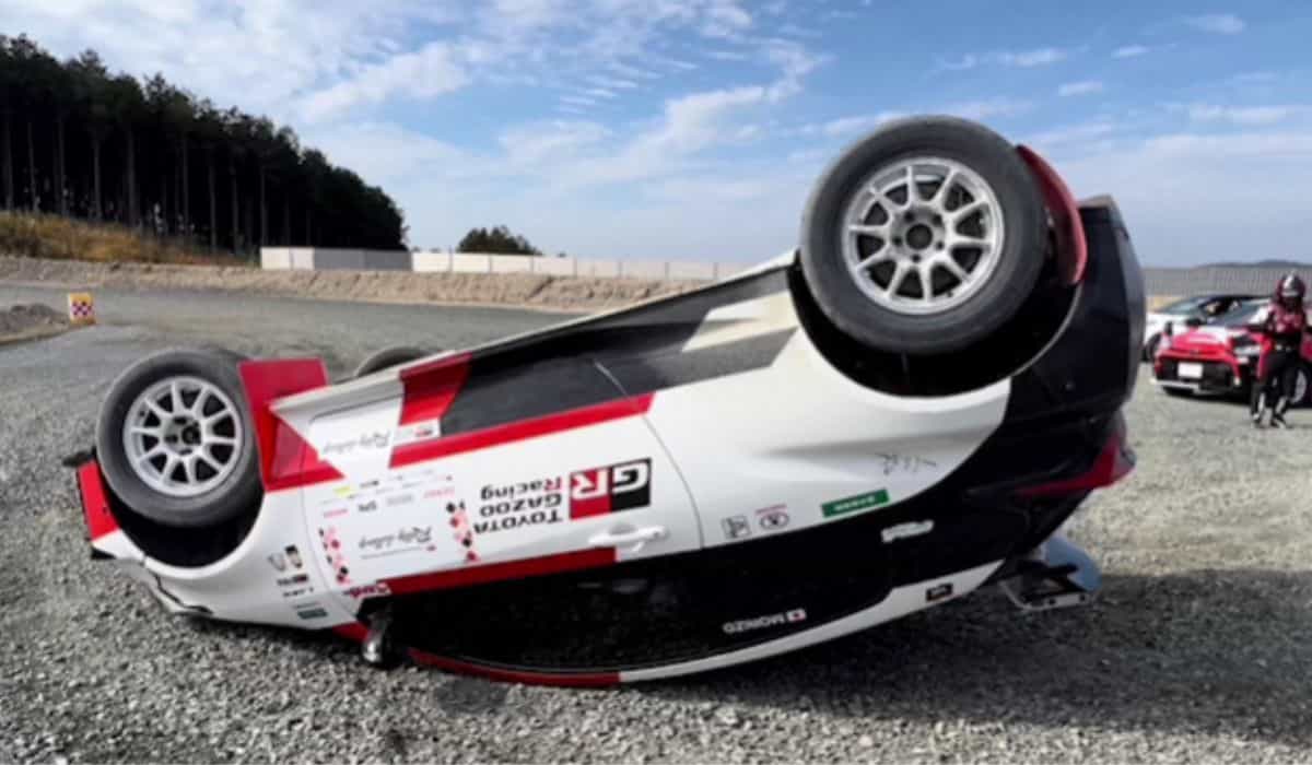 Toyota-Präsident entkommt unverletzt einem Unfall mit GR Yaris bei Rallye