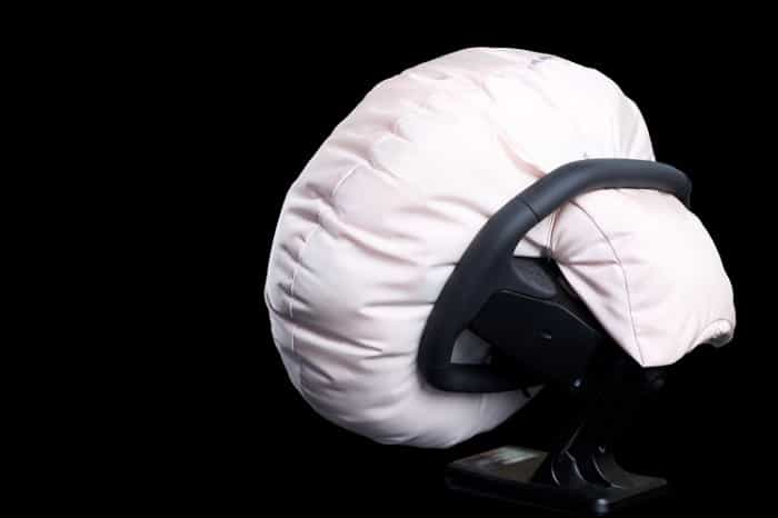 ZF revoluciona volantes com telas integradas e airbag redesenhado (ZF LIFETEC)