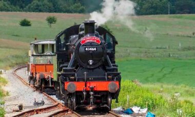 Locomotiva a vapor volta aos trilhos depois de mais de 2 décadas de restauração. Fotos: Instagram @scottishtrains