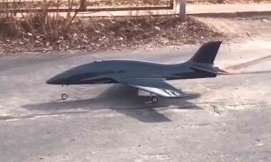 Vídeo: Ucrânia testa novo drone a jato "BULLET" para interceptar drones e helicópteros. Fonte e imagens: Twitter @AggregateOsint