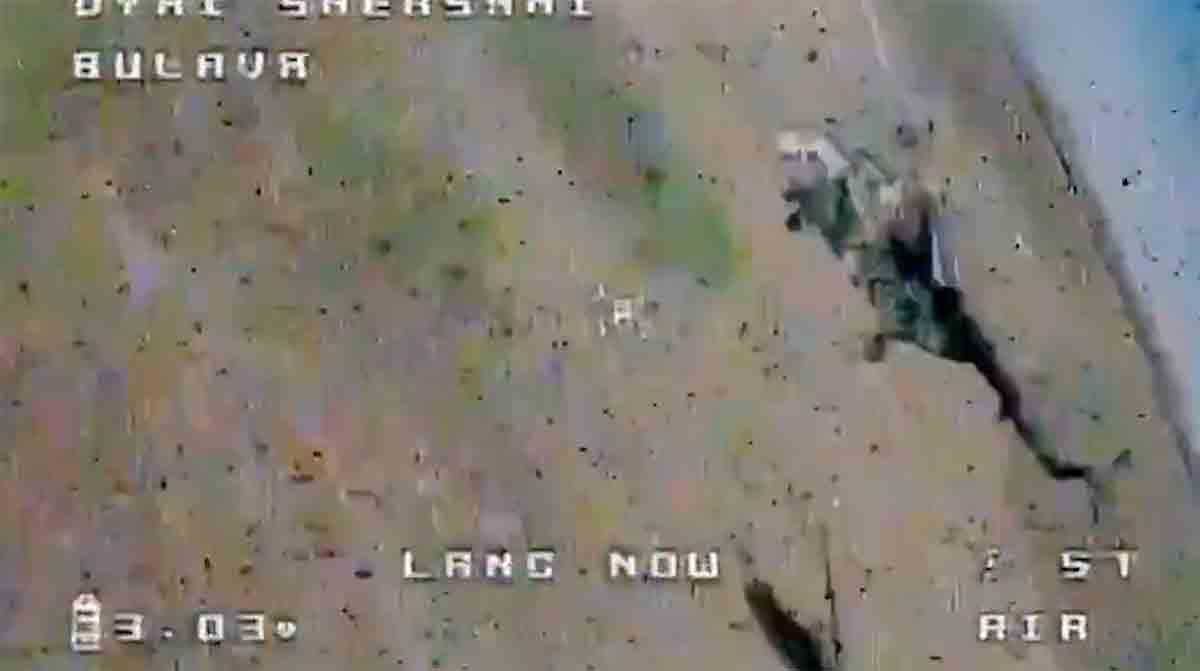 Video: Ukrainsk drönare nästan intercepterar rysk Mi-8 helikopter. Foto: Twitter @Archer83Able