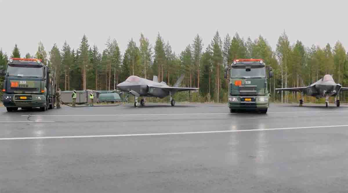 Norska F-35-jaktplan gör historisk landning på finsk motorväg. Foto och video: Twitter @selshevneren