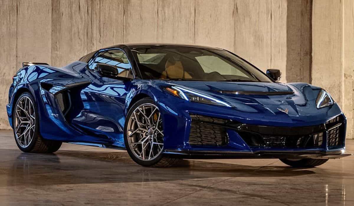 Chevy Corvette ZR1 2025: Supercar turboalimentato promette di essere il modello più potente del marchio