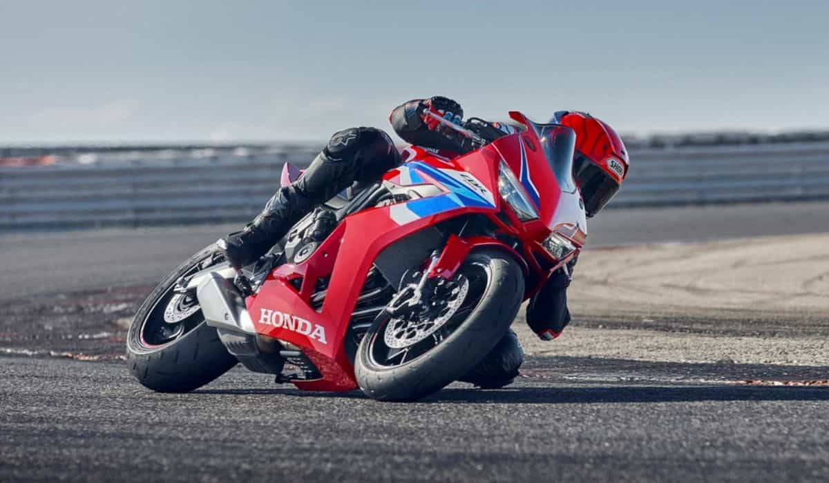 Honda stellt seine 2025er Sportmotorradlinie mit neuen Technologien vor