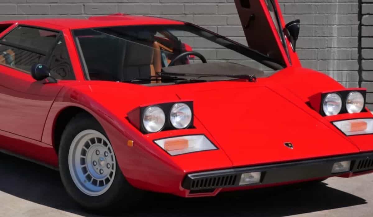 De Lamborghini van rockster Rod Stewart gaat onder de hamer met biedingen die de $500.000 overstijgen