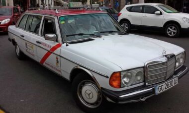 Mercedes-Benz 240D serving as a taxi reaches milestone of 7 million kilometers (Facebook / Driving is my Escape)