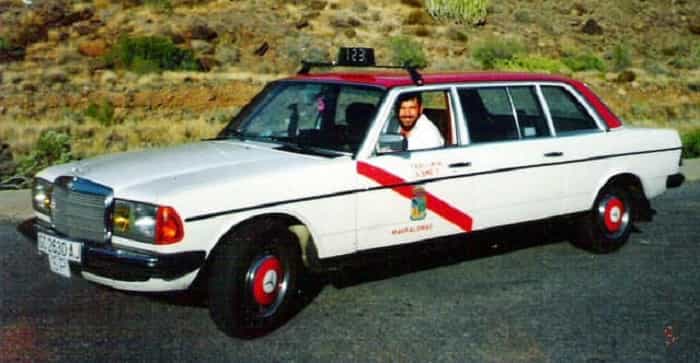 Mercedes-Benz 240D, die dienst doet als taxi, bereikt mijlpaal van 7 miljoen kilometer (Facebook / Driving is my Escape)