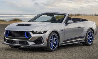 Mustang 2025のV-8モデルの価格が上昇しました。写真：フォード公式ウェブサイトからの再現