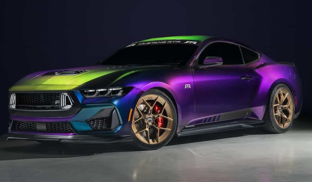 The "color-changing" paint is back available on RTR Mustangs. Photo: Reproduction Instagram @rtrvehicles  