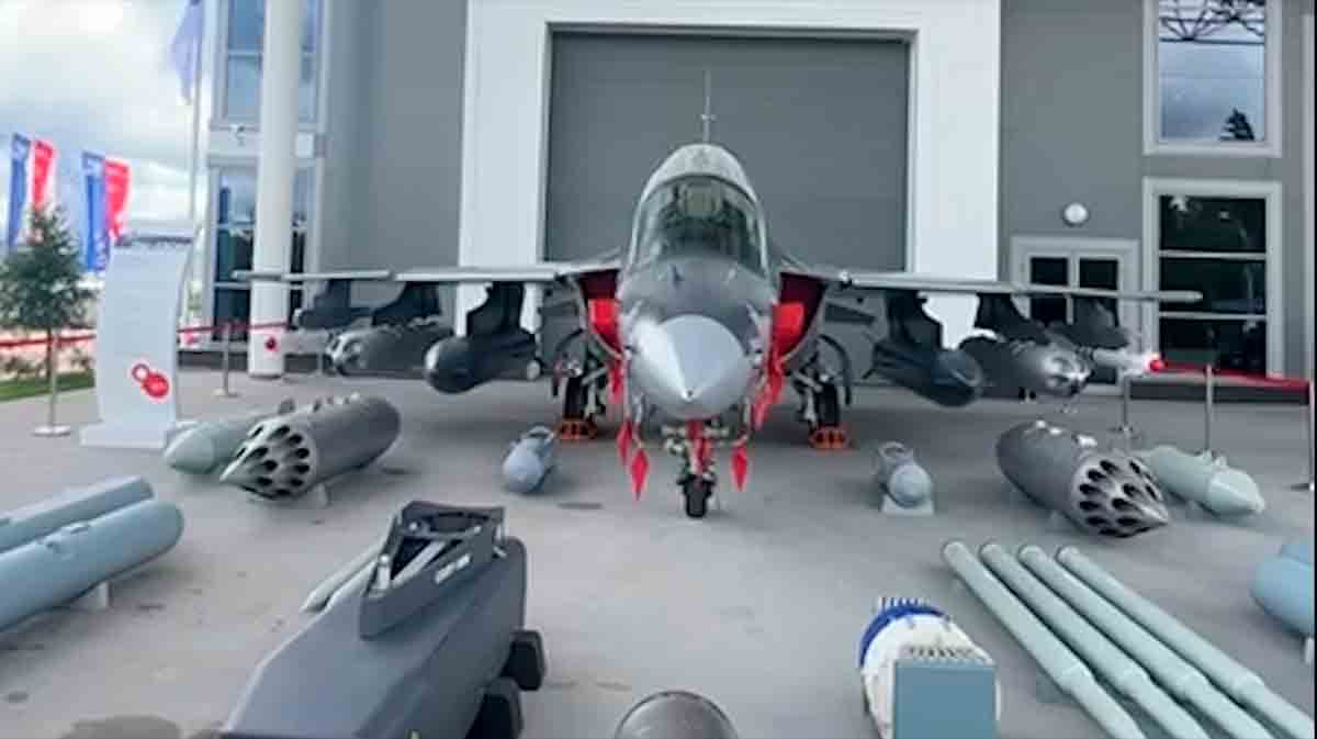 Yak-130M. Obrázky: Telegram @rostecru