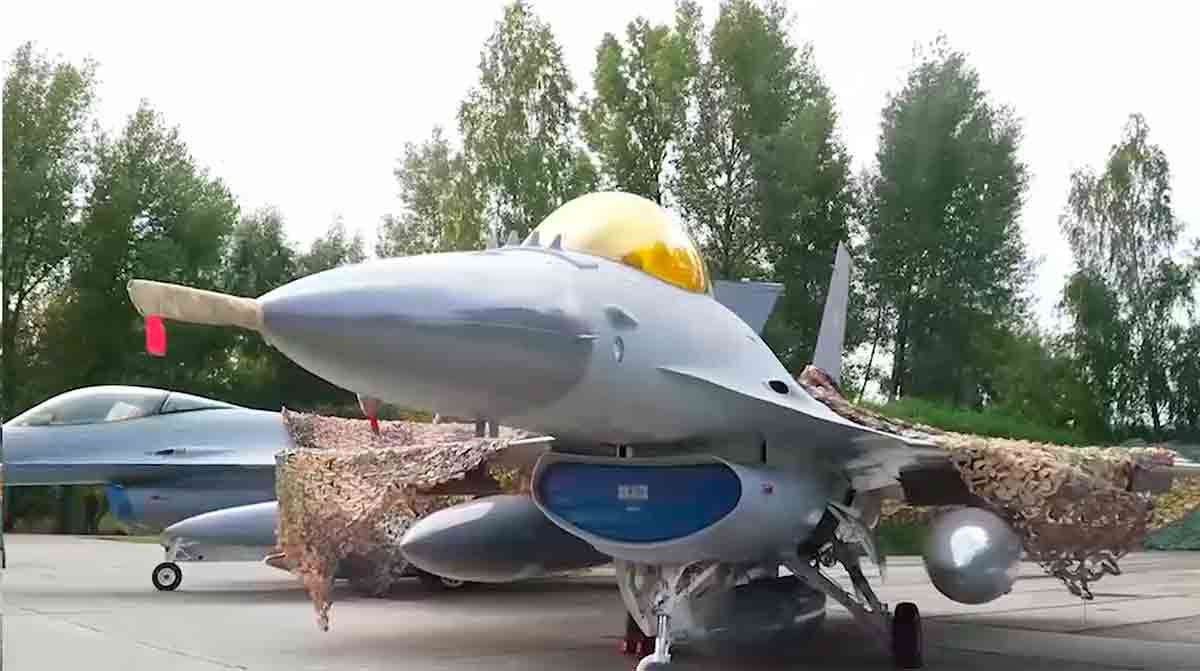 Västerländska F-16 anländer till Ukraina. Telegram @V_Zelenskiy_official