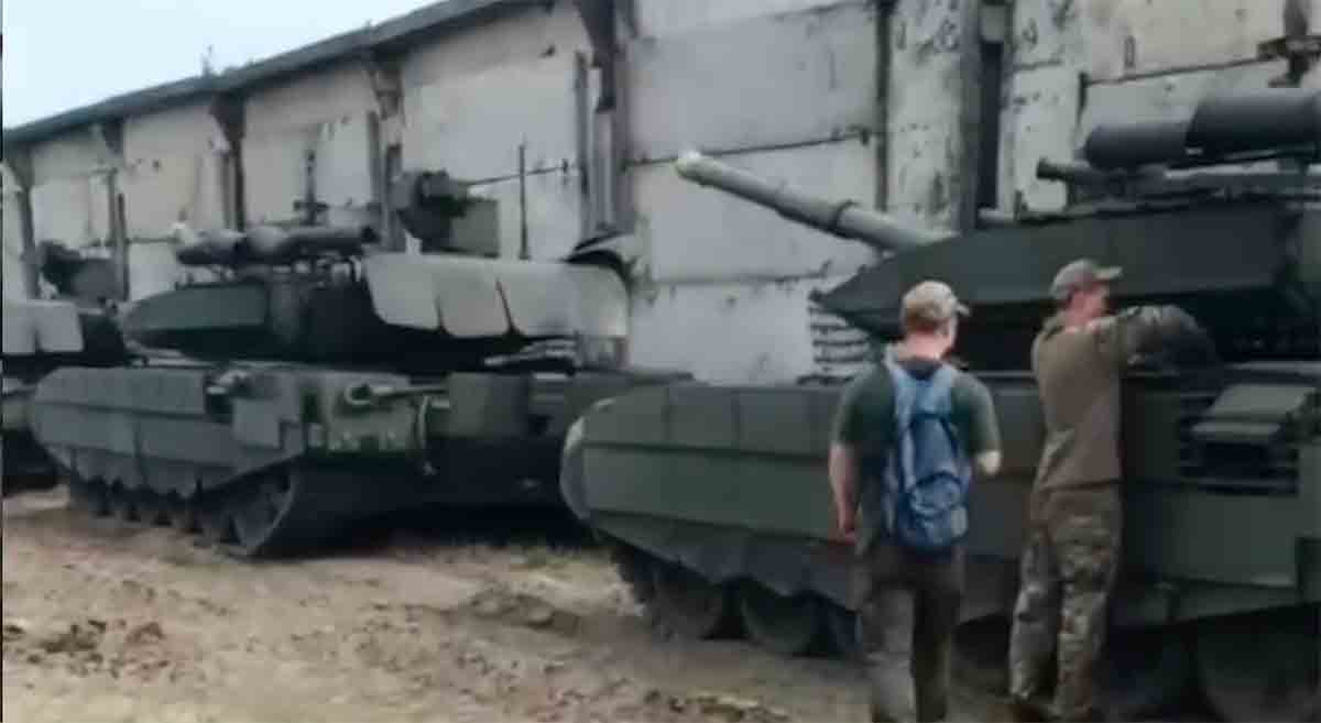 Vídeo mostra tanques russos T-72B3 modernizados