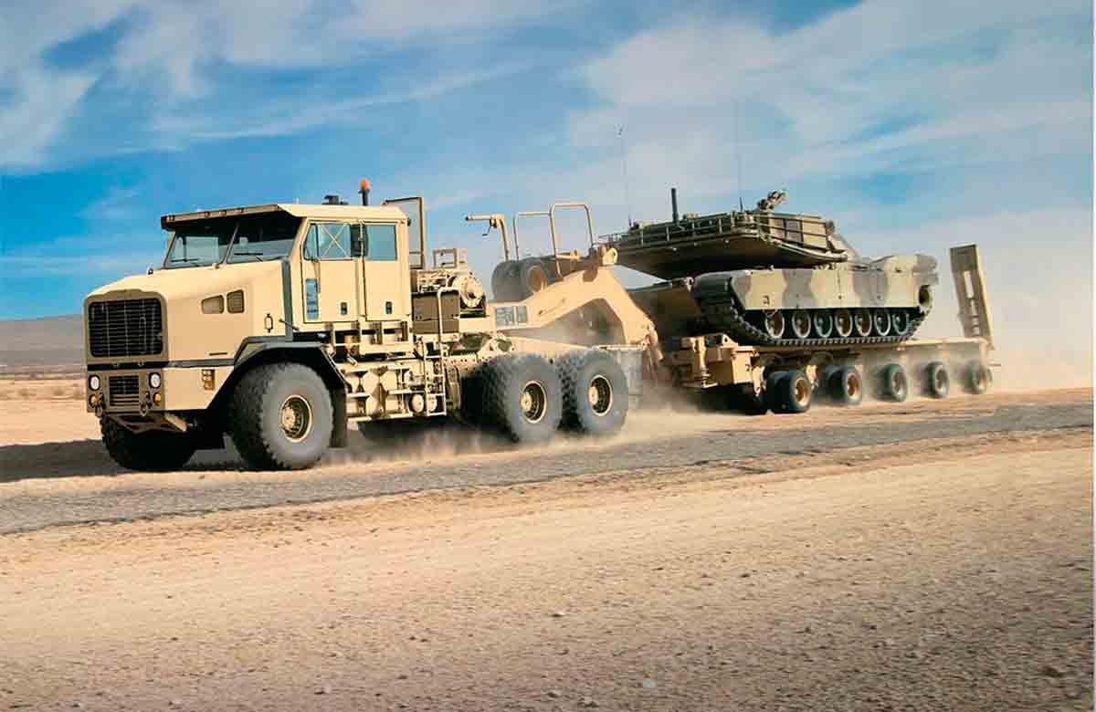 Oshkosh M1070. Kuva: Wikimedia