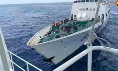 Vídeos mostram navio da Guarda Costeira Chinesa atingindo três vezes navio filipino. Foto e vídeo: X @jaytaryela