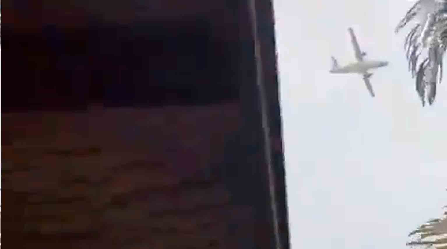 ショッキングな映像：ブラジルの内陸都市で飛行機が墜落