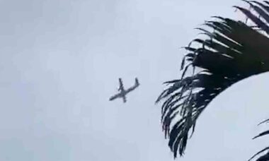 Vídeo chocante: avião cai em cidade do interior do Brasil