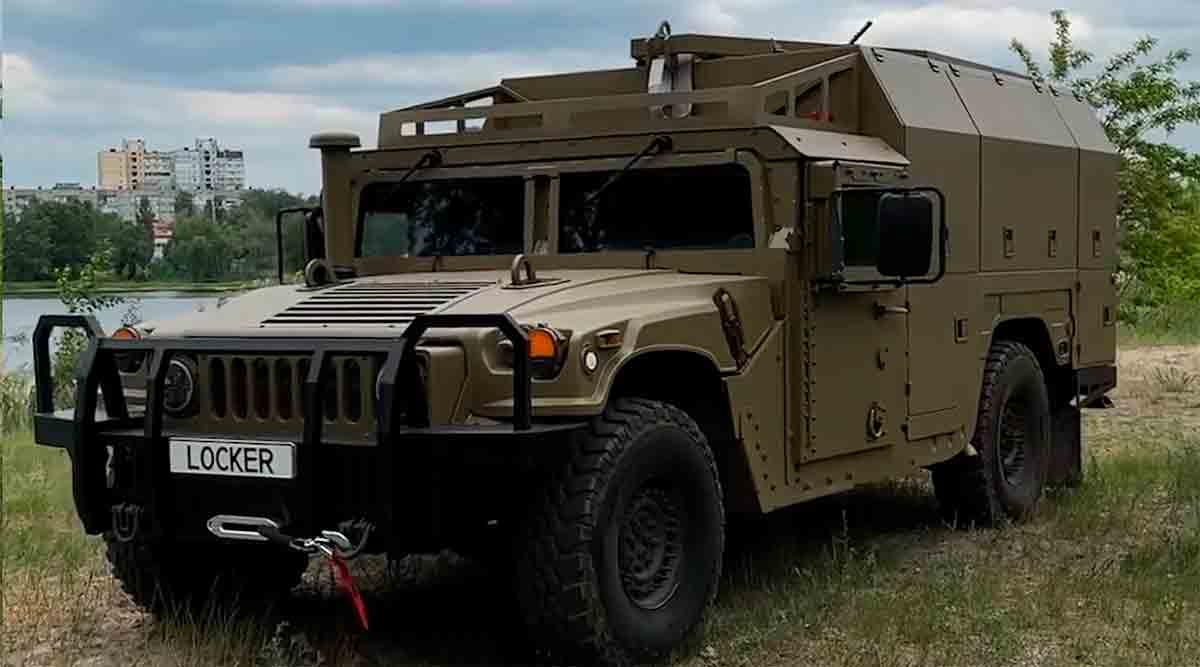 Het Oekraïense ontwerpbureau LOCKER ontwikkelde een mobiele werkplaats op basis van het HMMWV-voertuig. Foto: Instagram @locker.auto