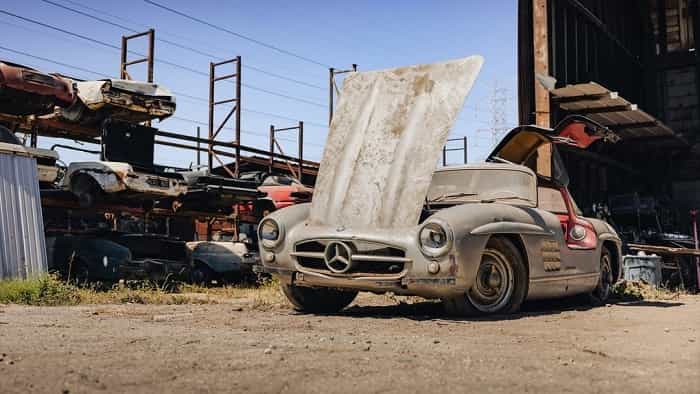 Enchères révèlent une collection impressionnante de voitures classiques cachées dans une casse aux États-Unis (Instagram / @rmsothebys)