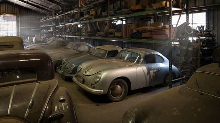 Auction reveals impressive collection of classic cars hidden in junkyard in the United States (Instagram / @rmsothebys)