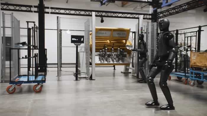 BMW tester humanoide robot "Figure 02" i amerikansk fabrik for fremtidige produktionsinnovationer (YouTube / @BMWGroup)