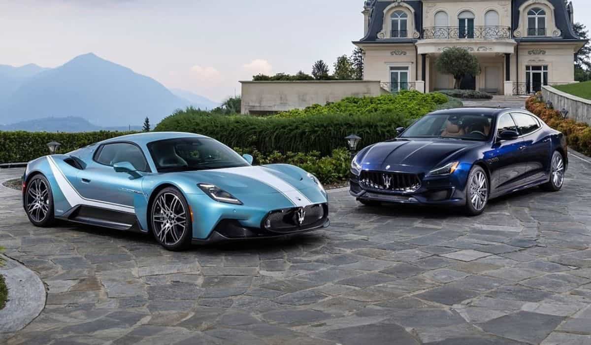 MaseratiがV-8に別れを告げ、Quattroporteの最終版を発表し、鮮やかな色合いのMC20 Irisを披露