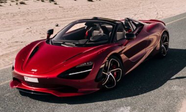 McLaren 750S 2025 mantém a mesma potência mas ganha novas opções de personalização