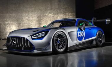 Mercedes-AMG lança edição limitada do GT3 Edition 130Y Motorsport com última versão do icônico V8