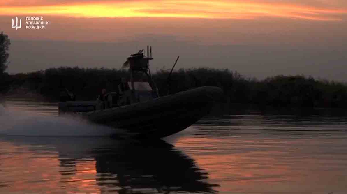 Video muestra el ataque secreto de las fuerzas especiales ucranianas a una isla cercana a Crimea ocupada. Telegram @DIUkraine