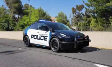 Cidade dos EUA se torna a primeira do país a ter frota policial totalmente elétrica com modelos Tesla (X (Twitter) / @southpaspd)