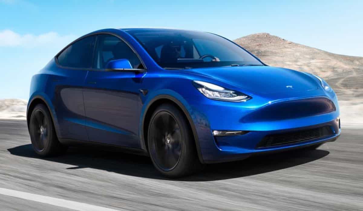 Tesla Model Y, verdens mest solgte bil, får en stor opdatering med nyt design og avanceret teknologi