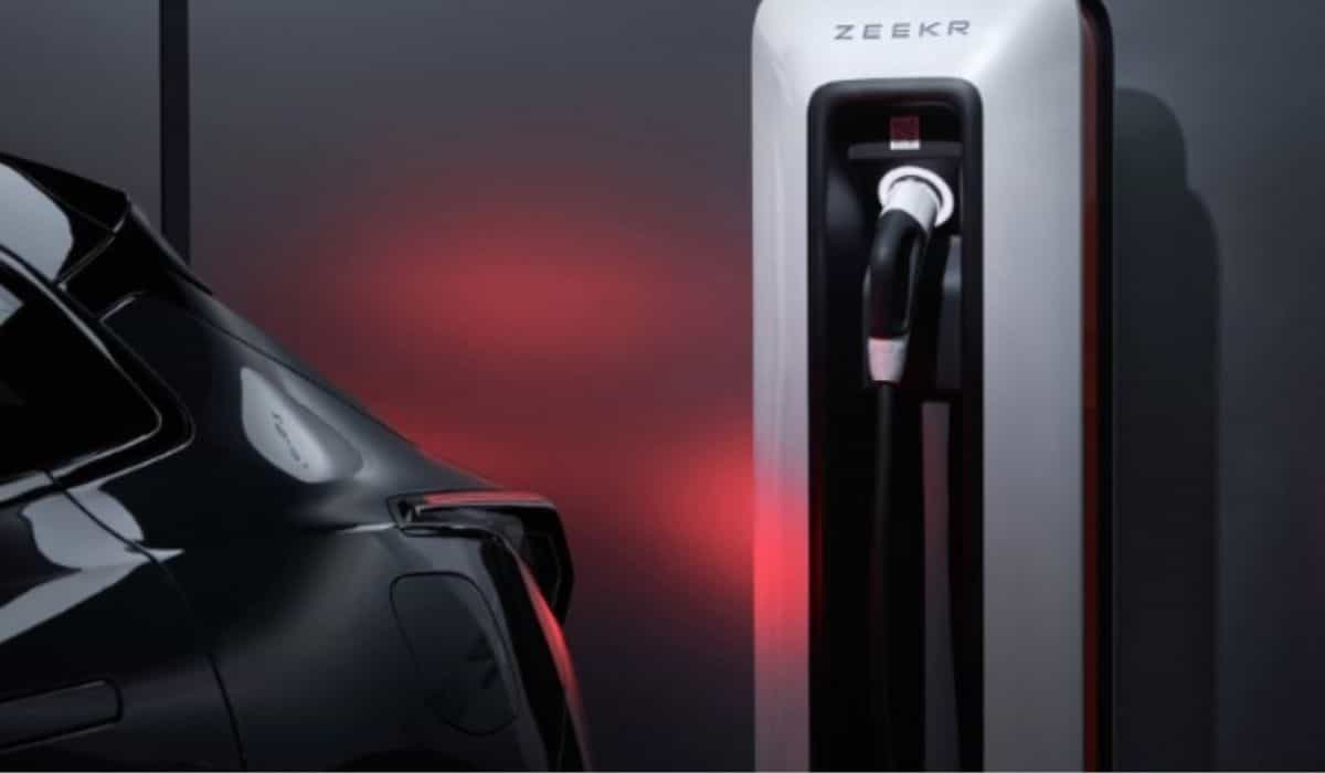 Zeekr rivoluziona il mercato con una batteria che si ricarica all'80% in 10 minuti