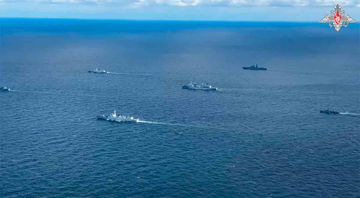 Marinhas da Rússia e China simulam ataque aéreo e naval ao norte do Japão. Telegram @hmod_russia